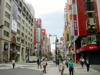 I got to Shinjuku around 9.30am. Nothing was open yet, so the streets were quiet.